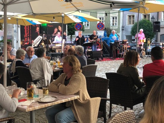 http://die-jaegermeisters-band.de/media/2020 Platzkonzert Tittmoning/07 Am Tag im Freien.jpg